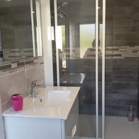 De Caractere Au Coeur De La Chaine Des Puys Prázdninový dům