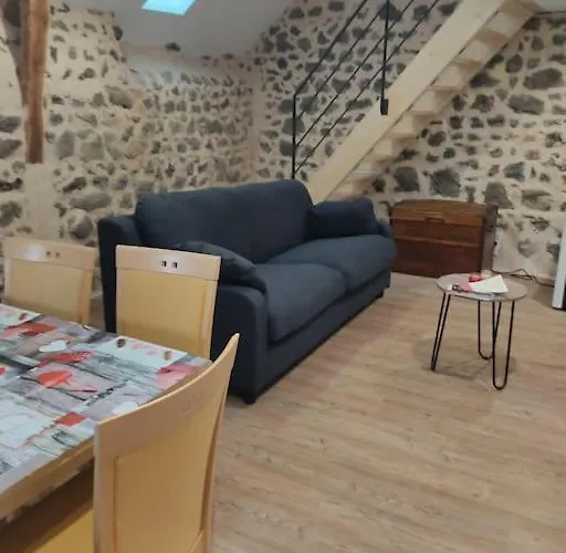 De Caractere Au Coeur De La Chaine Des Puys Feriehus Ceyssat